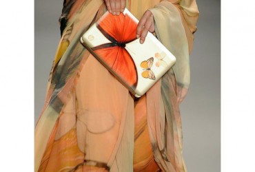 Vivienne Tam si clutch-ul digital al primaverii