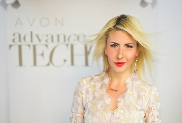 AVON Advance Techniques: finisare perfecta si styling adaptat tuturor tipurilor de par