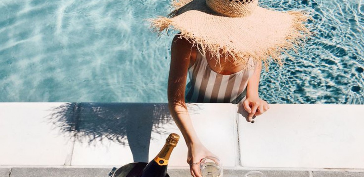 Ladylike delights: placeri de august cu un dress-code special