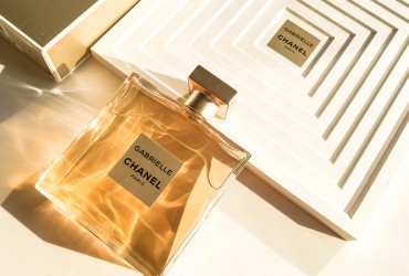 Gabrielle Chanel: parfumul eternei independente si pecetea unei prezente de neuitat