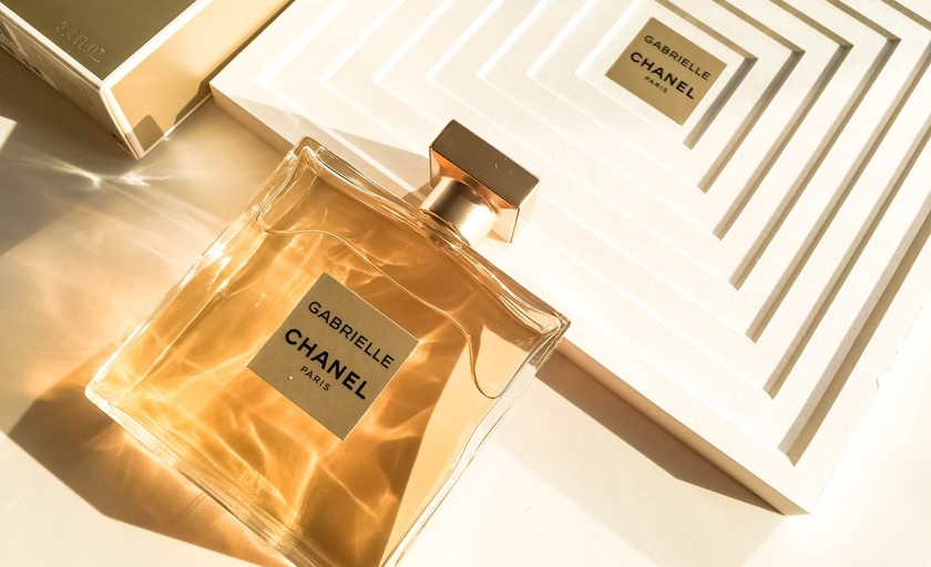 Gabrielle Chanel: parfumul eternei independente si pecetea unei prezente de neuitat