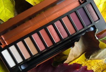 Urban Decay Naked Heat Eyeshadow Palette: bejuri senzuale si accente aramii roscate pentru o privire irezistibila