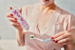 BlanX Glossy Pink: o formula cu licheni arctici, enzime speciale si aroma florala delicata, pentru o ingrijire avansata si extrem de placuta a danturii