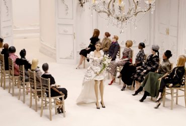 Raspunsul modei in vreme de criza: Moschino si fashion show-ul primavara-vara 2021, inspirat de Théâtre de la Mode