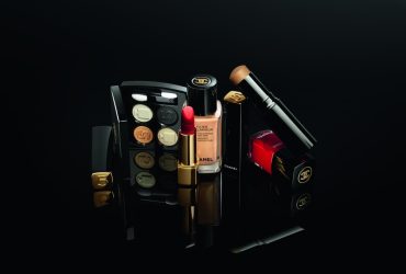 Chanel Holiday 2021: creatii exclusive de machiaj inspirate de centenarul iconicului N°5