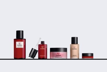 Chanel dezvaluie un nou capitol de frumusete: N°1 si secretele formulelor bazate de proprietatile remarcabile ale extractului de camelie rosie