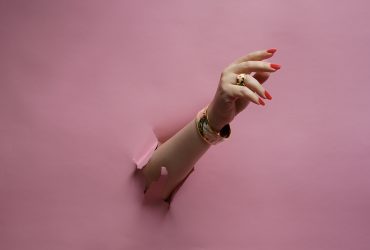 Intalnire intre arta frumusetii si cea a spiritului: bijuterii cu semnificatie ce poarta cu sine mesajul reinnoirii, sperantei si credintei