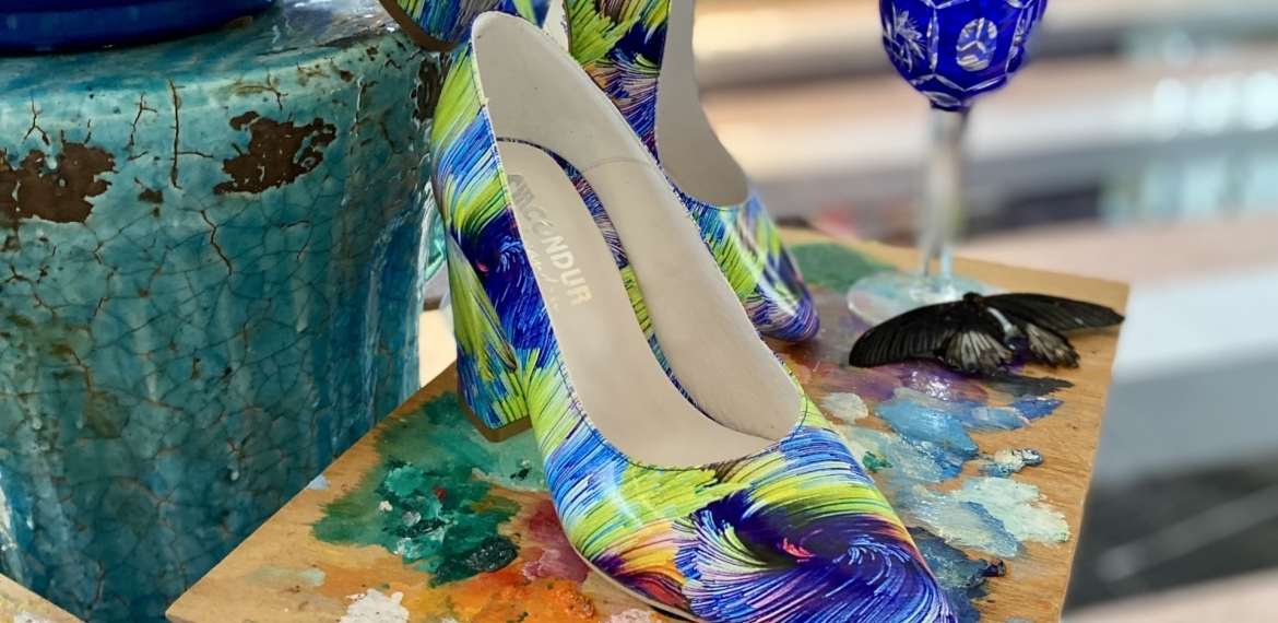 Un strop de albastru magic si o punte de suflet: CONDUR by alexandru x Hamid Katrib